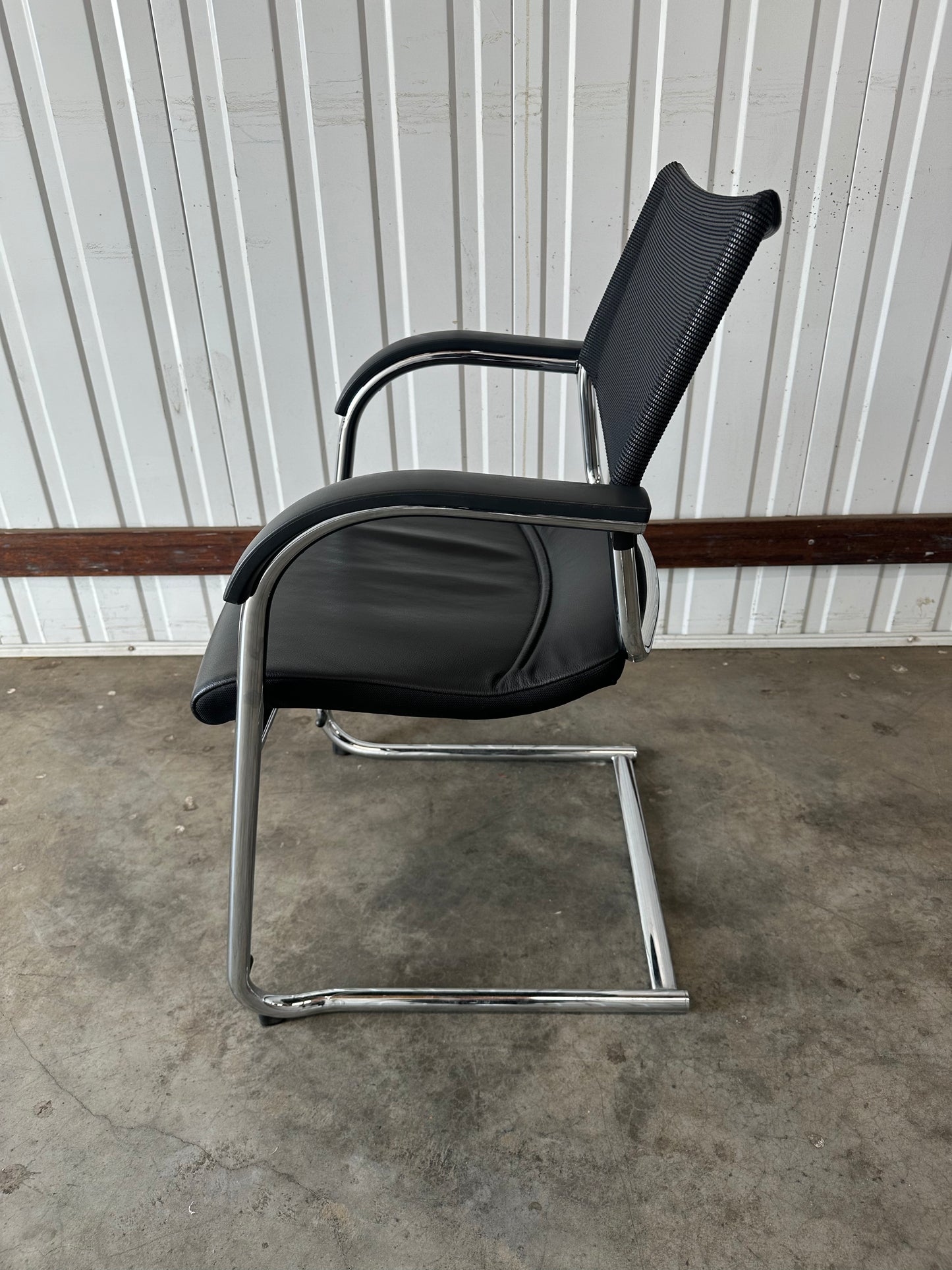 287/81 Modus executive Cantilever chair by Wilkhahn