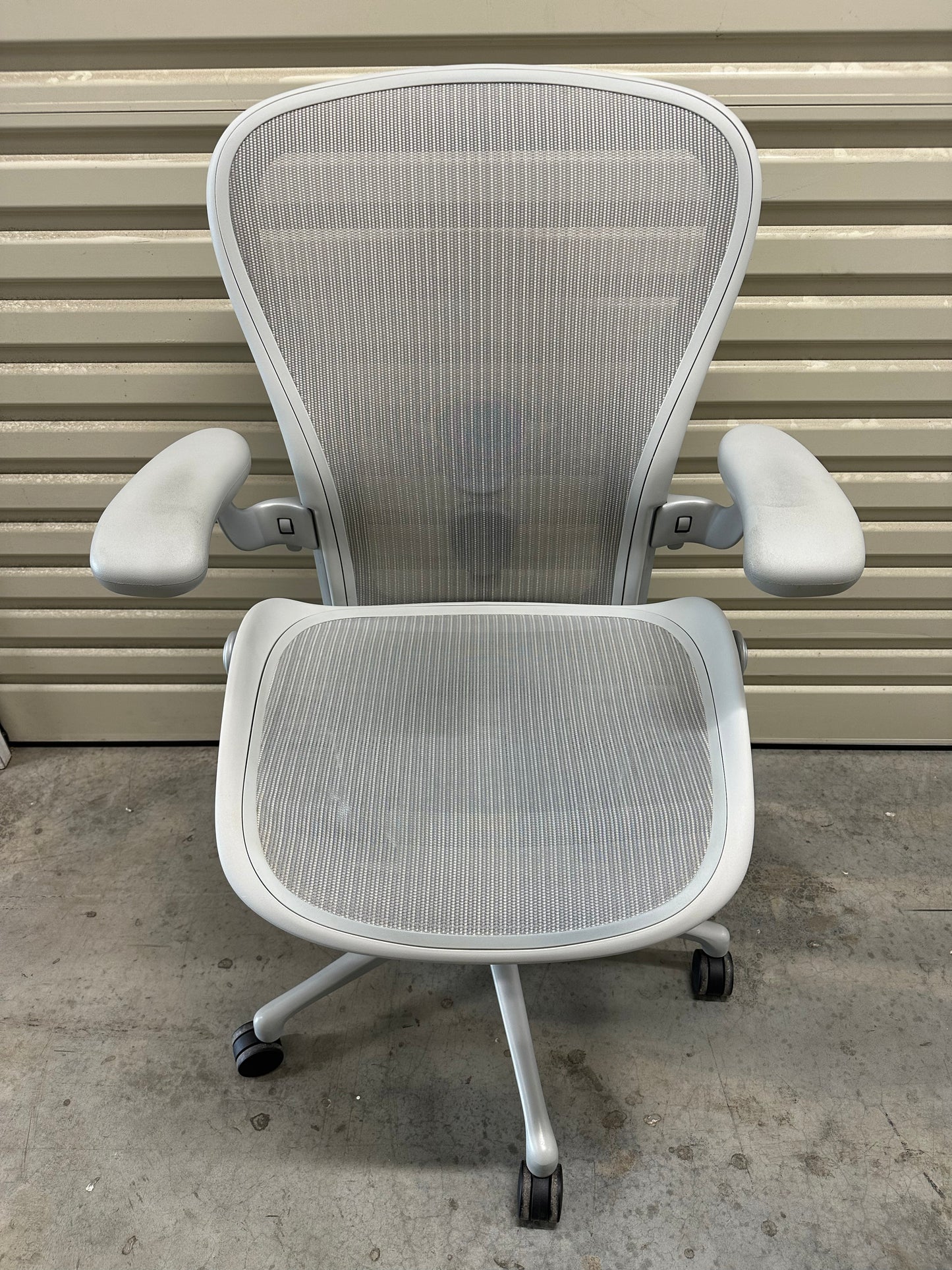 Herman Miller Aeron Remastered with armrest - Mineral (Size C)