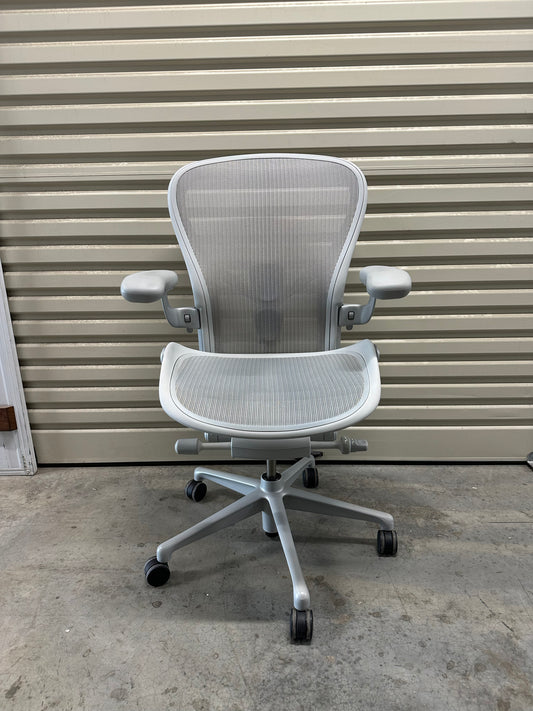 Herman Miller Aeron Remastered with armrest - Mineral (Size C)