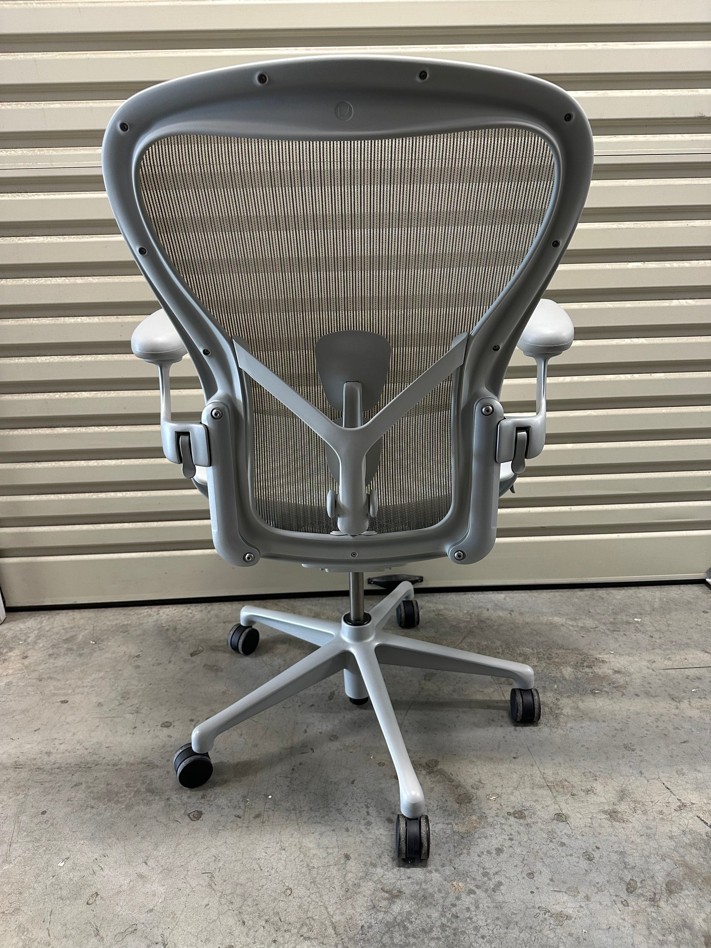 Herman Miller Aeron Remastered with armrest - Mineral (Size C)