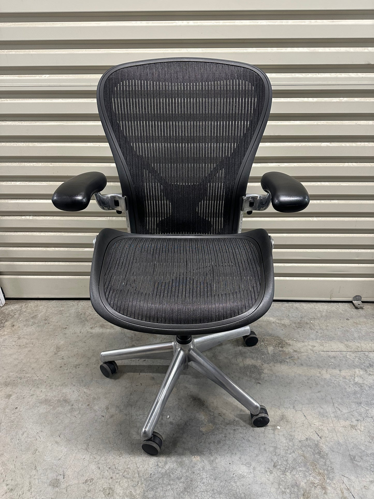 Herman Miller Aeron with armrest - Chrome (Size C)