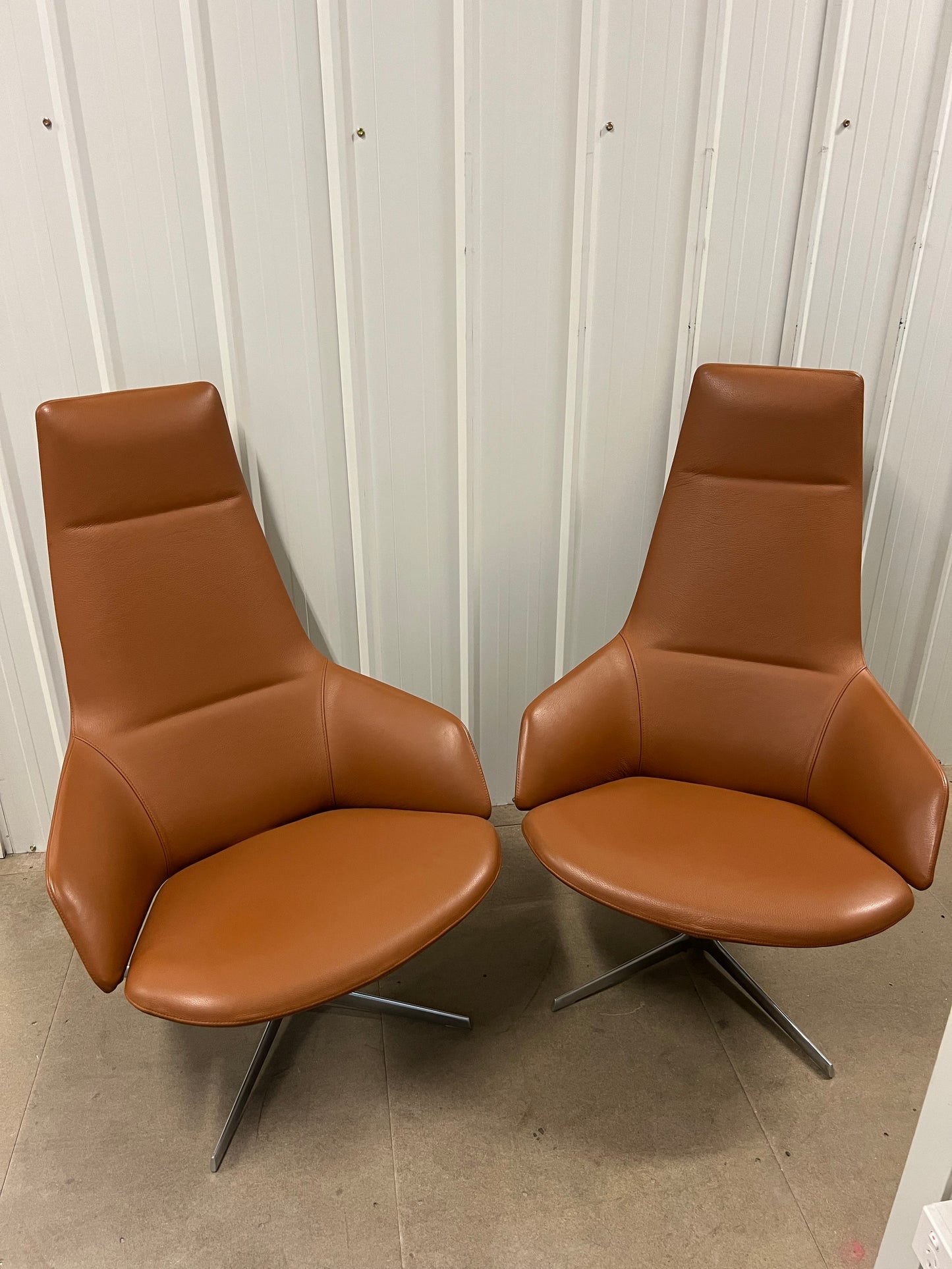 Arper Aston Lounge Armchair - Brown