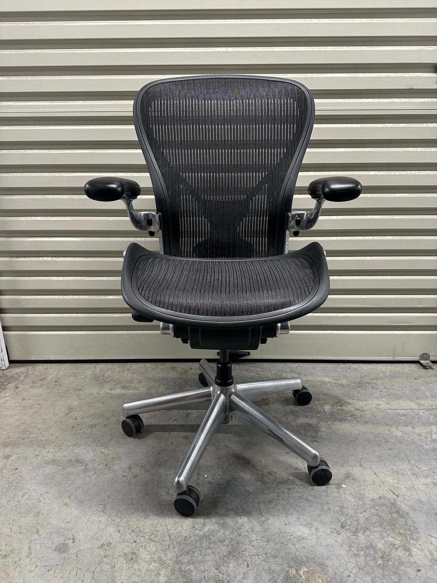 Herman Miller Aeron with armrest - Chrome (Size C)