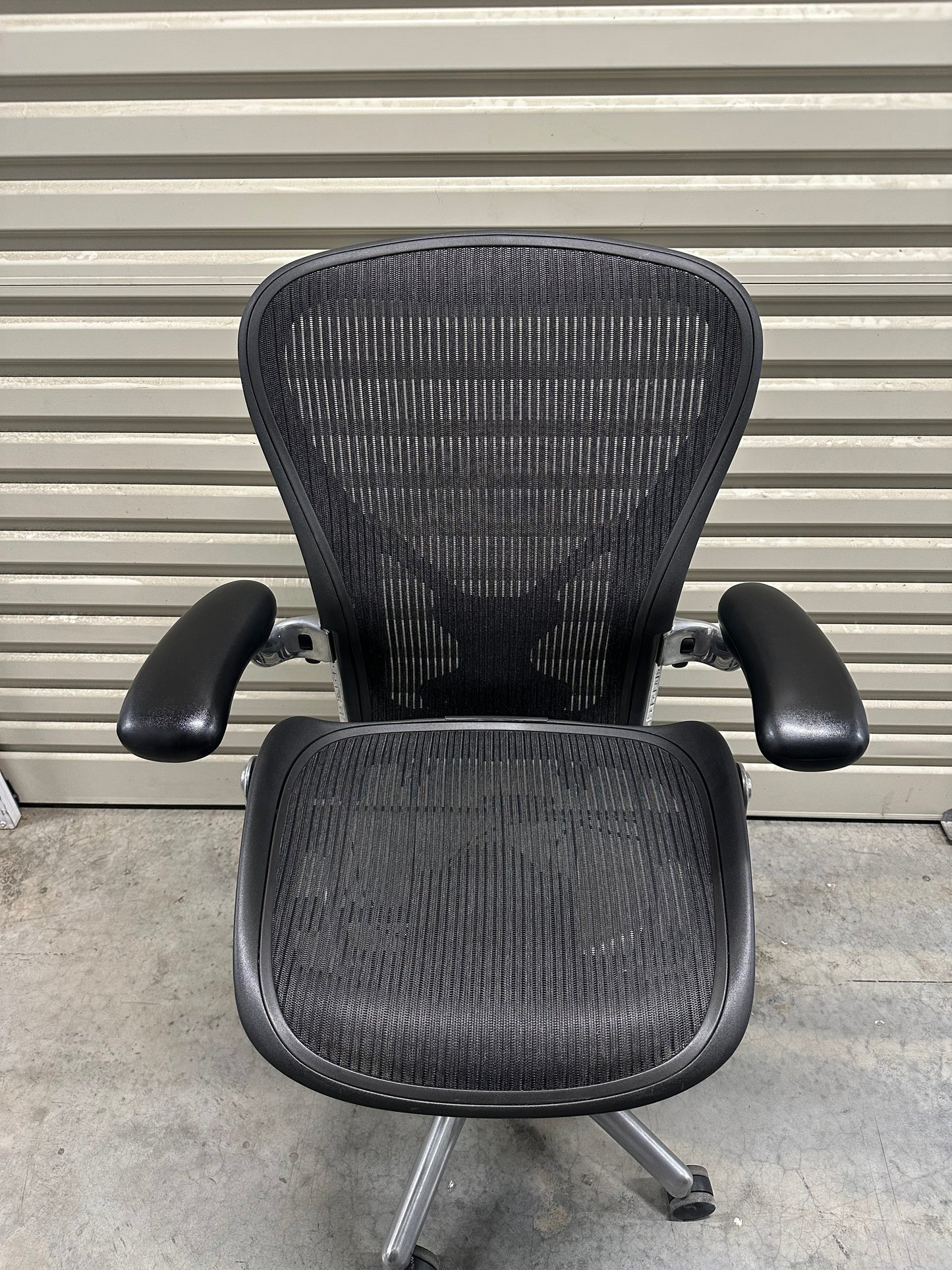 Herman Miller Aeron with armrest - Chrome (Size C)