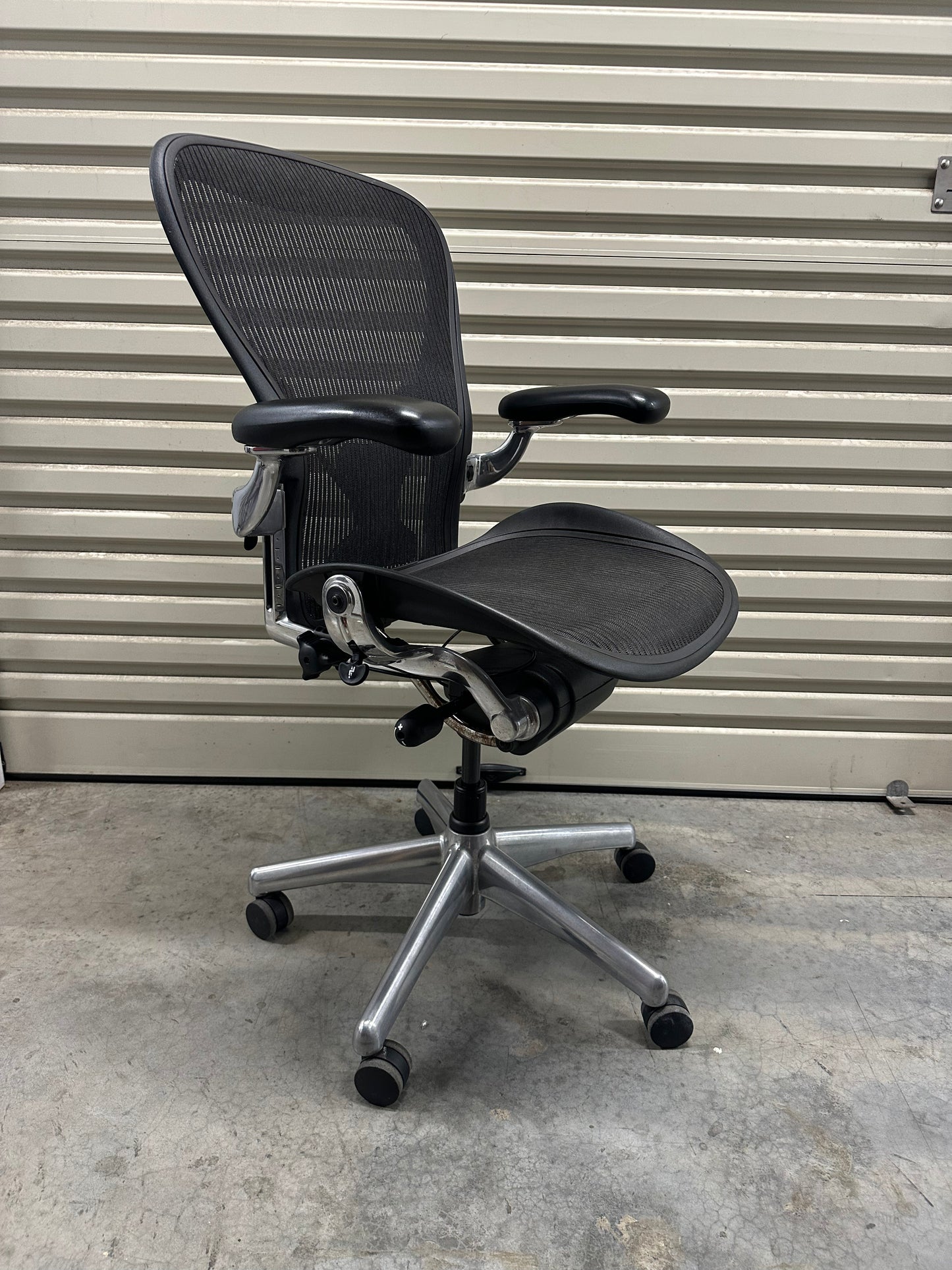 Herman Miller Aeron with armrest - Chrome (Size C)