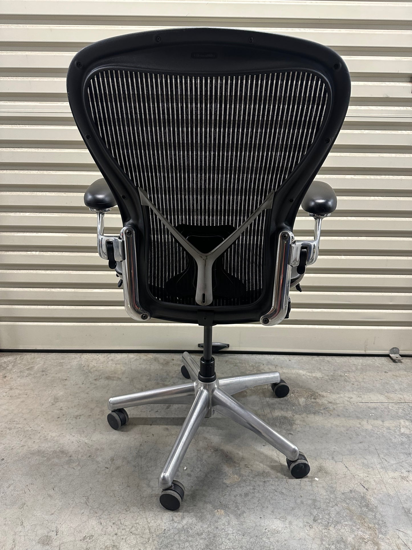 Herman Miller Aeron with armrest - Chrome (Size C)