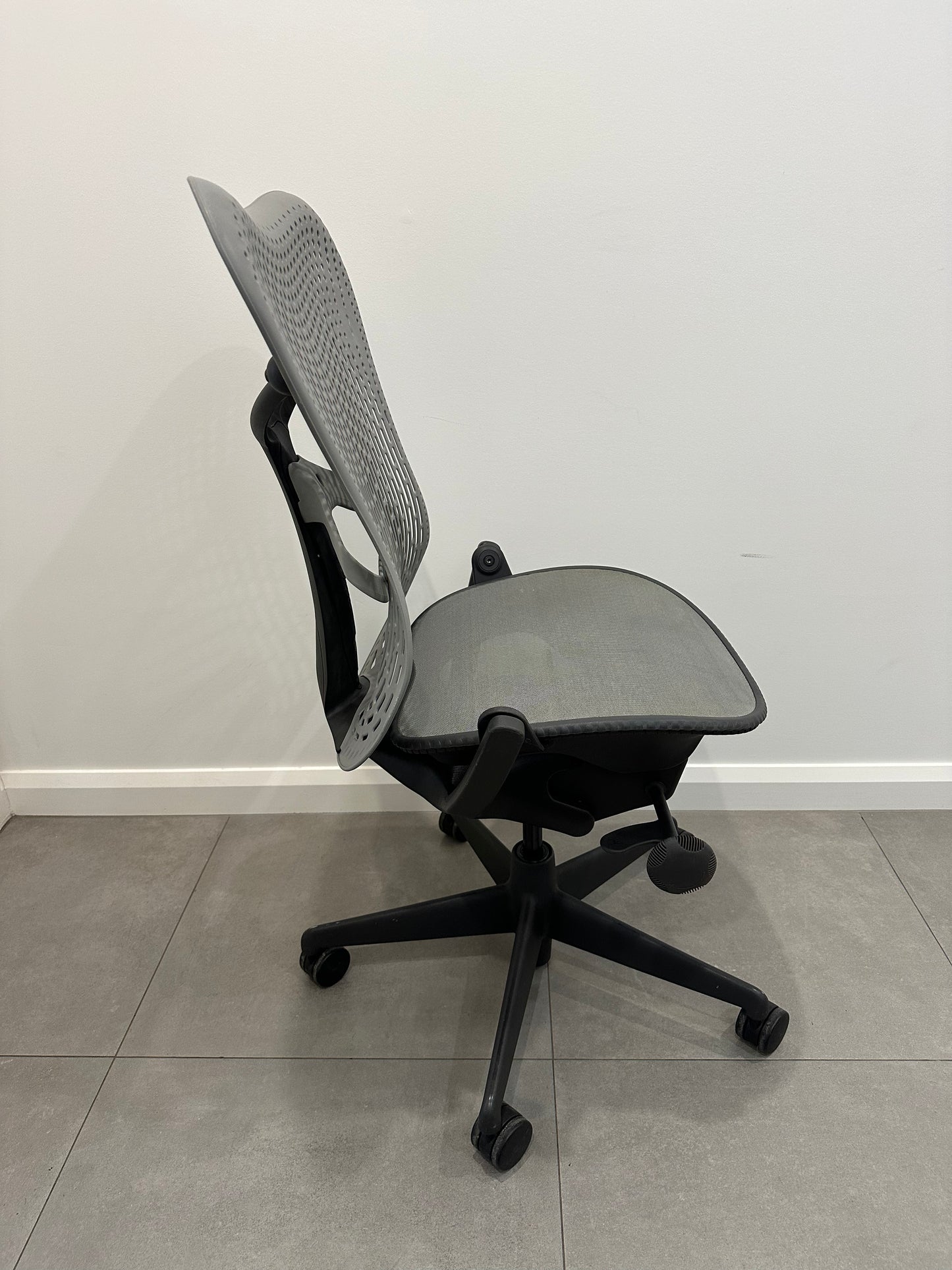 Herman Miller Mirra Office Chair no arms - Grey