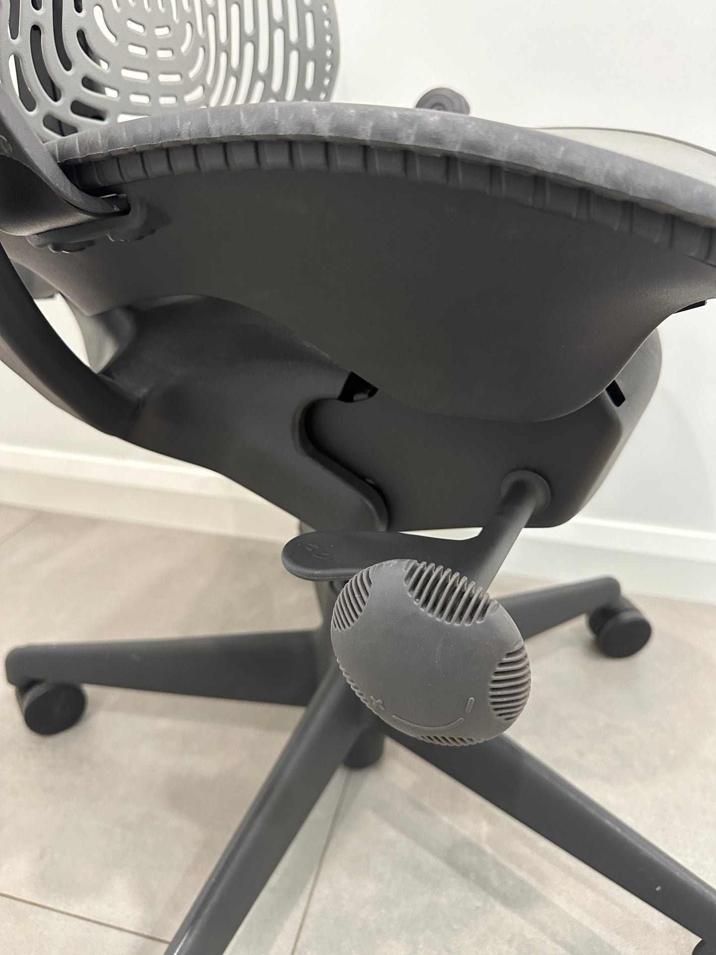 Herman Miller Mirra Office Chair no arms - Grey