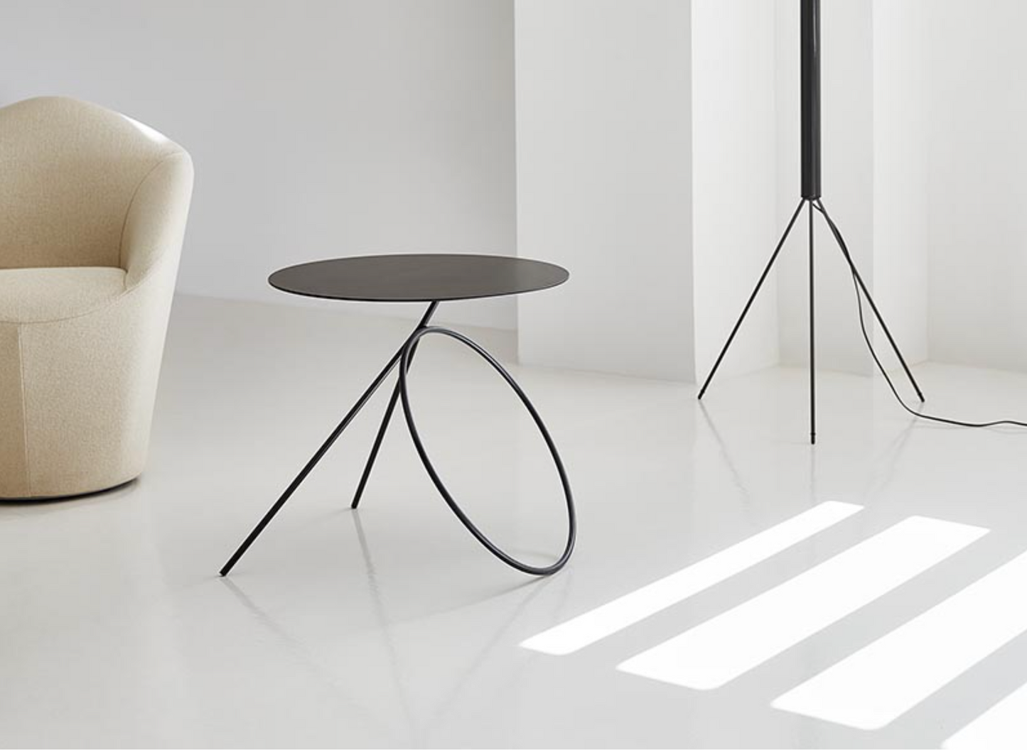 Bamba Sculpture Table, Black by Pedro Paulo-Venzon for Viccarbe