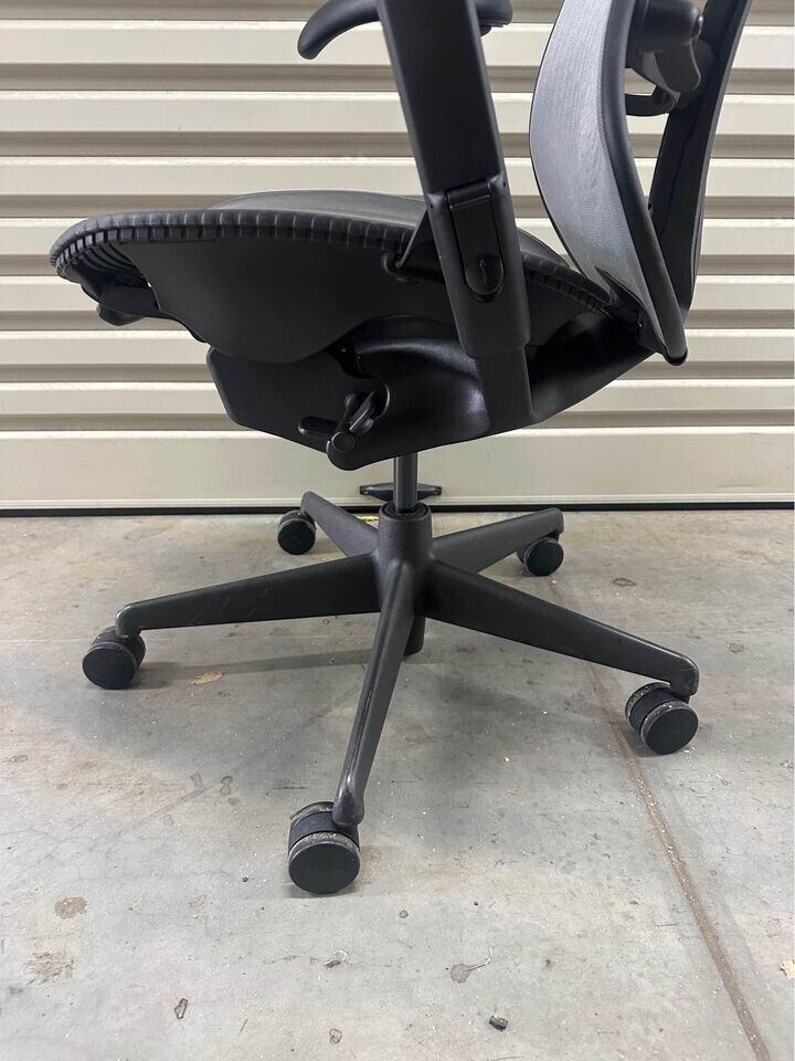 Herman Miller Mirra Office Chair with Armrest, Butterfly Back- Black